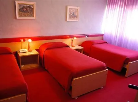Ariane Hotel 3*